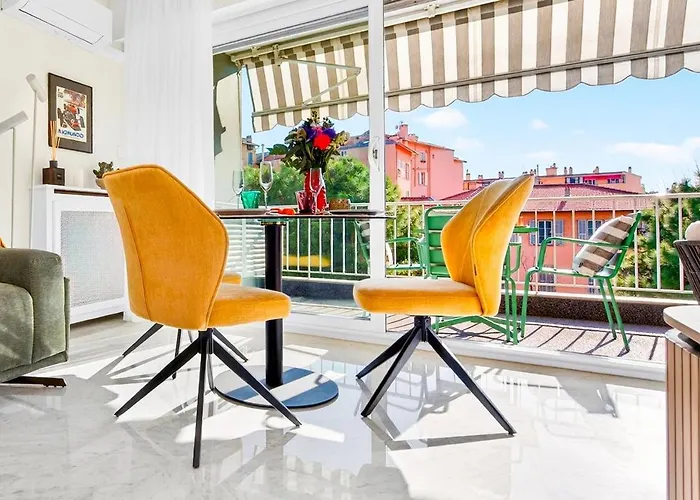 Elegant Au Palais Borrigo A 50 M Du * Мантон